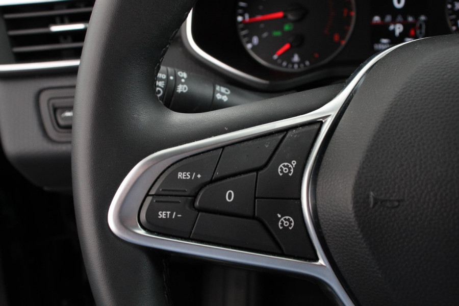 Renault Clio 1.0 TCe 100 pk Automaat Experience Navigatie Climate Control Led Cruise control Parkeer sensoren Lichtmetalen Velgen Extra Getint Glas DAB Parkeer Sensoren