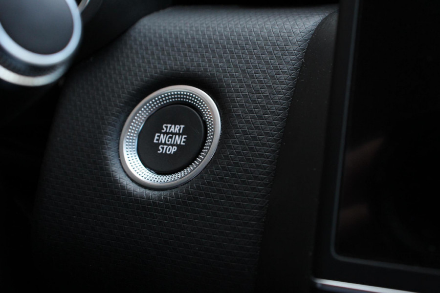Renault Clio 1.0 TCe 100 pk Automaat Experience Navigatie Climate Control Led Cruise control Parkeer sensoren Lichtmetalen Velgen Extra Getint Glas DAB Parkeer Sensoren