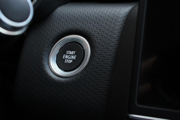 Renault Clio 1.0 TCe 100 pk Automaat Experience Navigatie Climate Control Led Cruise control Parkeer sensoren Lichtmetalen Velgen Extra Getint Glas DAB Parkeer Sensoren