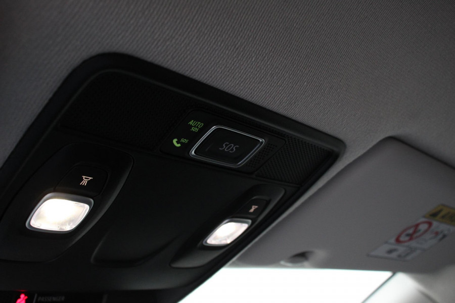 Renault Clio 1.0 TCe 100 pk Automaat Experience Navigatie Climate Control Led Cruise control Parkeer sensoren Lichtmetalen Velgen Extra Getint Glas DAB Parkeer Sensoren