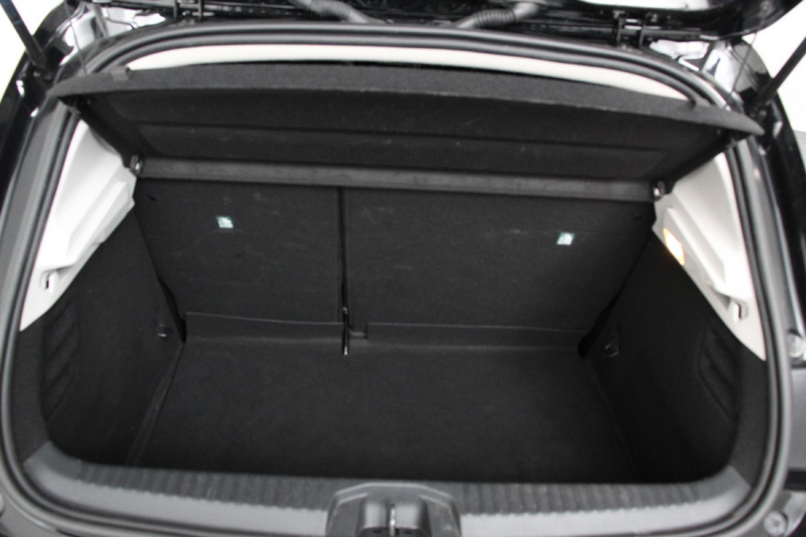 Renault Clio 1.0 TCe 100 pk Automaat Experience Navigatie Climate Control Led Cruise control Parkeer sensoren Lichtmetalen Velgen Extra Getint Glas DAB Parkeer Sensoren