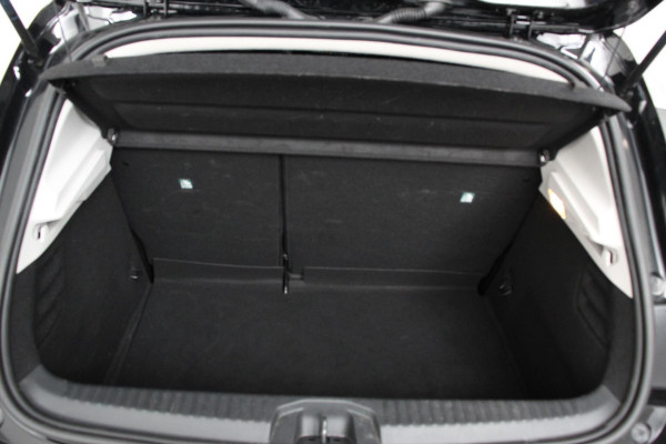 Renault Clio 1.0 TCe 100 pk Automaat Experience Navigatie Climate Control Led Cruise control Parkeer sensoren Lichtmetalen Velgen Extra Getint Glas DAB Parkeer Sensoren