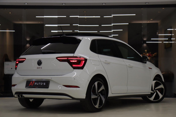 Volkswagen Polo 2.0 TSI GTI Pano/IQLIGHT/BEATS/CARPLAY/STOELV/BOMVOL/