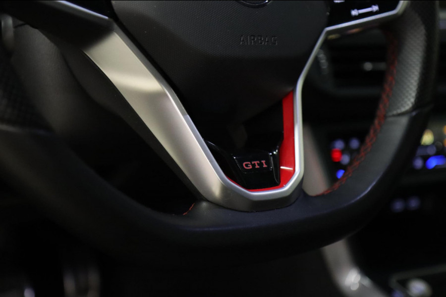 Volkswagen Polo 2.0 TSI GTI Pano/IQLIGHT/BEATS/CARPLAY/STOELV/BOMVOL/