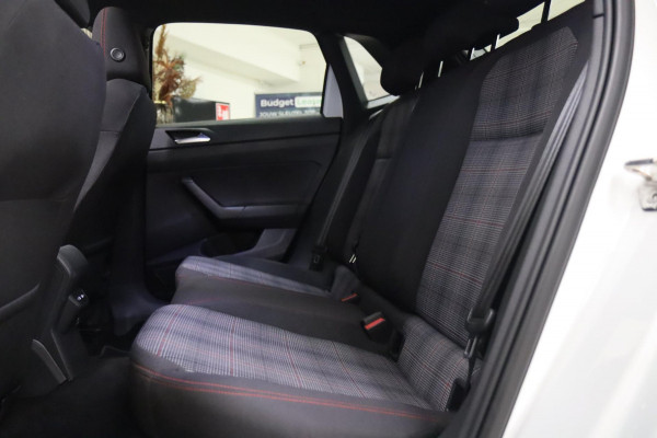 Volkswagen Polo 2.0 TSI GTI Pano/IQLIGHT/BEATS/CARPLAY/STOELV/BOMVOL/
