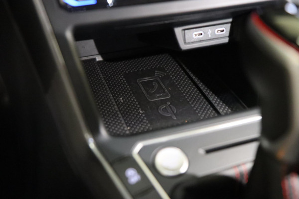 Volkswagen Polo 2.0 TSI GTI Pano/IQLIGHT/BEATS/CARPLAY/STOELV/BOMVOL/