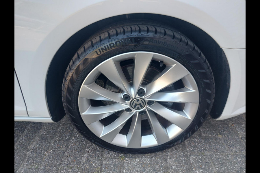 Volkswagen CC 2.0 TDI 184PK Bl.Mot. Automaat,airco,cruise,zonnedak,navigatie,stoelverwarming,parkeersensoren,