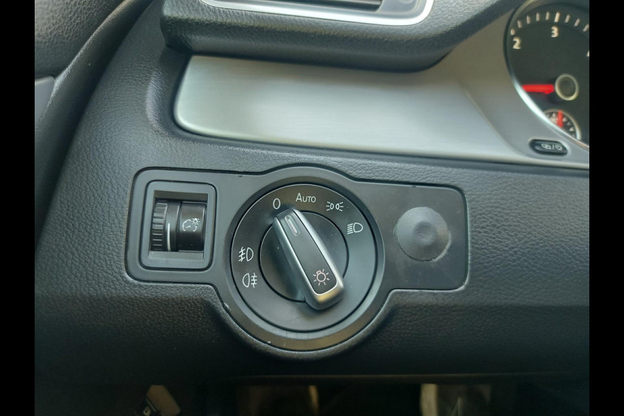 Volkswagen CC 2.0 TDI 184PK Bl.Mot. Automaat,airco,cruise,zonnedak,navigatie,stoelverwarming,parkeersensoren,
