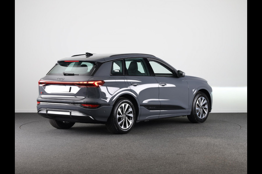 Audi Q6 Advanced edition e-tron perf 225kW/306pk 100Kwh Ha Tech Plus pakket, sportstoelen met leder, bumpers in kleur carrosserie, omgevingscamera's