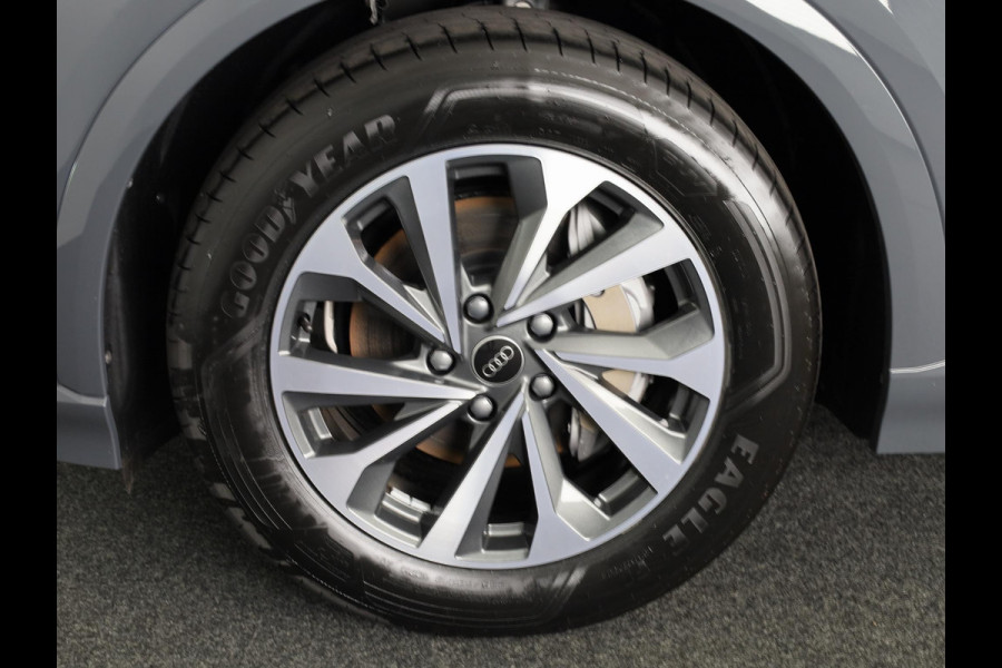 Audi Q6 Advanced edition e-tron perf 225kW/306pk 100Kwh Ha Tech Plus pakket, sportstoelen met leder, bumpers in kleur carrosserie, omgevingscamera's