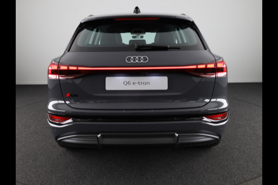 Audi Q6 Advanced edition e-tron perf 225kW/306pk 100Kwh Ha Tech Plus pakket, sportstoelen met leder, bumpers in kleur carrosserie, omgevingscamera's