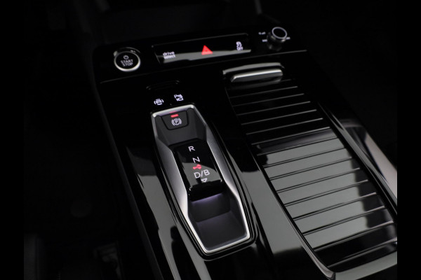 Audi Q6 Advanced edition e-tron perf 225kW/306pk 100Kwh Ha Tech Plus pakket, sportstoelen met leder, bumpers in kleur carrosserie, omgevingscamera's