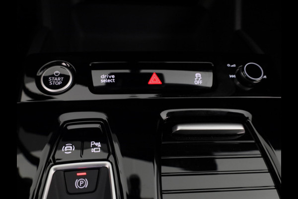 Audi Q6 Advanced edition e-tron perf 225kW/306pk 100Kwh Ha Tech Plus pakket, sportstoelen met leder, bumpers in kleur carrosserie, omgevingscamera's
