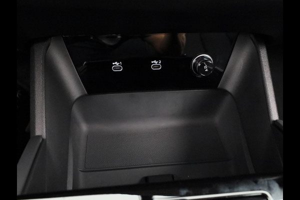 Audi Q6 Advanced edition e-tron perf 225kW/306pk 100Kwh Ha Tech Plus pakket, sportstoelen met leder, bumpers in kleur carrosserie, omgevingscamera's