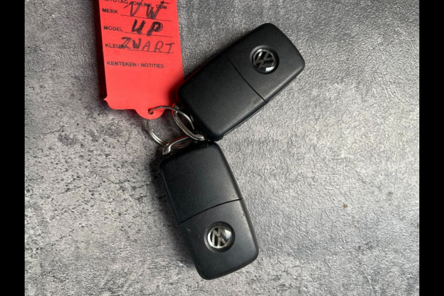 Volkswagen up! 1.0 BMT High-up 16920 km pdc cruise control 5 drs
