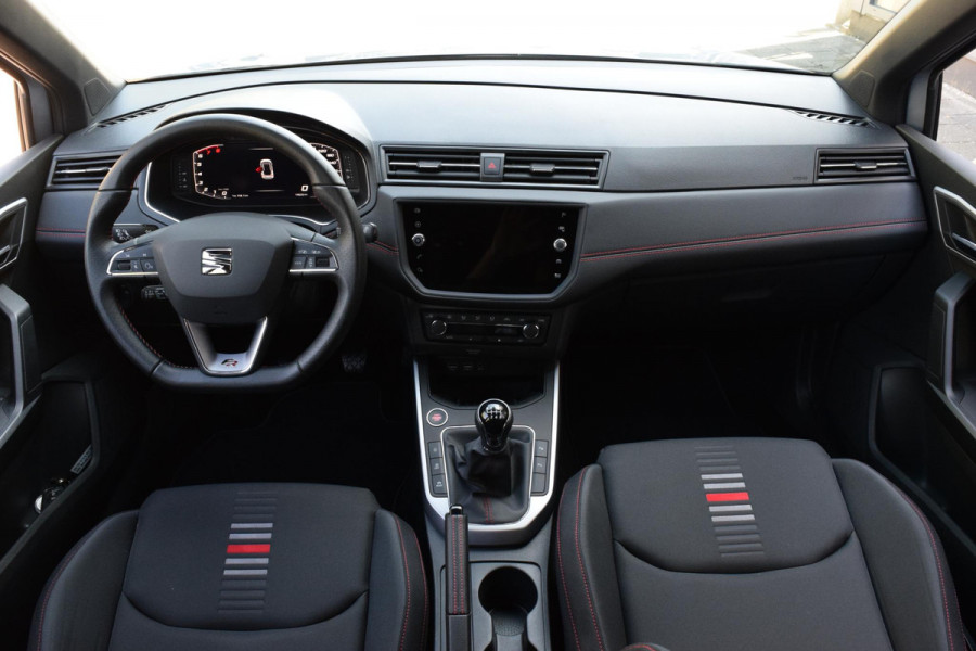 Seat Arona 1.0 TSI Xcellence Bus. Intense|Virtual|Trekhaak|