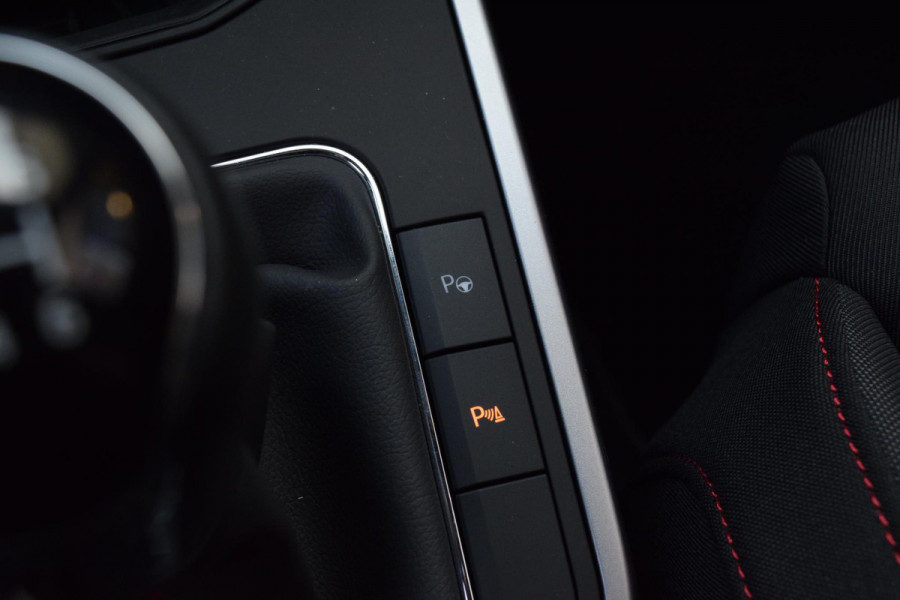 Seat Arona 1.0 TSI Xcellence Bus. Intense|Virtual|Trekhaak|