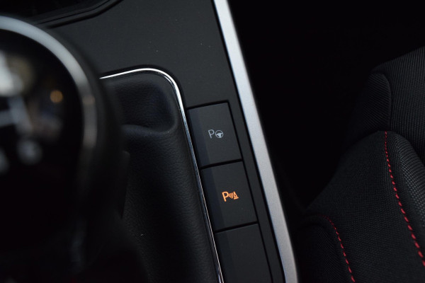 Seat Arona 1.0 TSI Xcellence Bus. Intense|Virtual|Trekhaak|