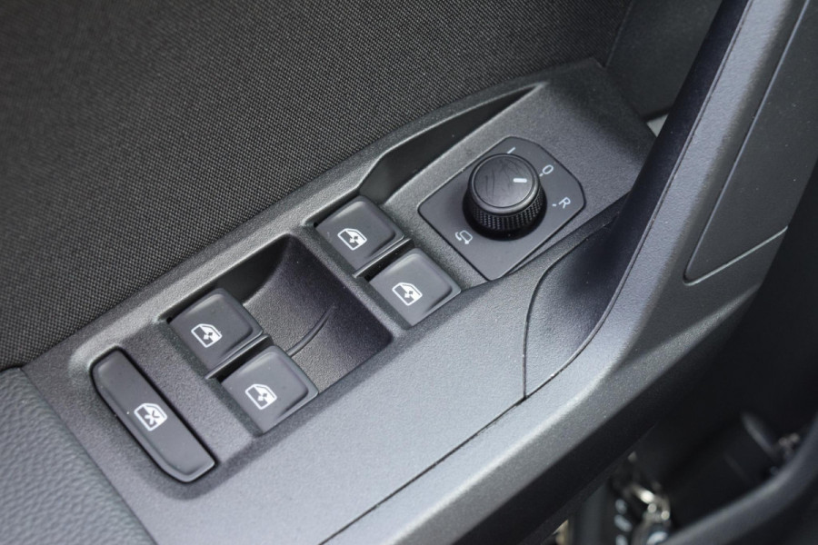 Seat Arona 1.0 TSI Xcellence Bus. Intense|Virtual|Trekhaak|