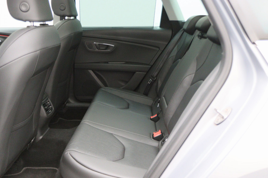 Seat León ST 1.8 TSI Xcellence Automaat Panoramadak, Leer, Apple Carplay, ACC, Camera, LED, Climate