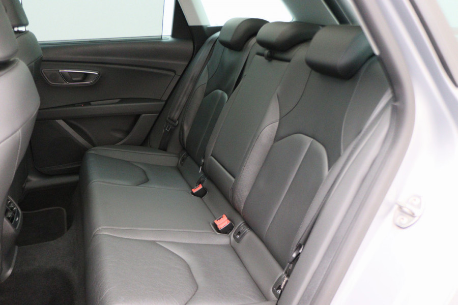 Seat León ST 1.8 TSI Xcellence Automaat Panoramadak, Leer, Apple Carplay, ACC, Camera, LED, Climate