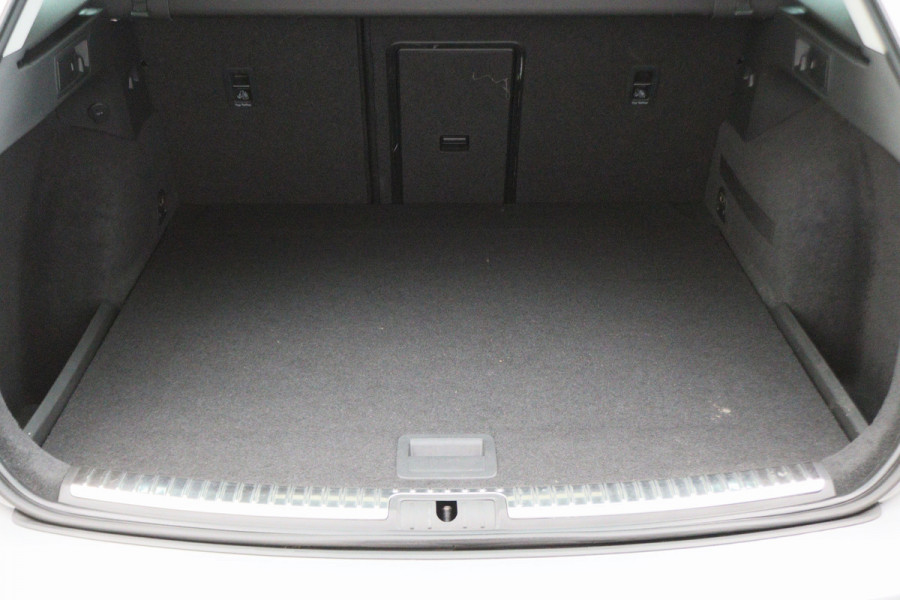 Seat León ST 1.8 TSI Xcellence Automaat Panoramadak, Leer, Apple Carplay, ACC, Camera, LED, Climate