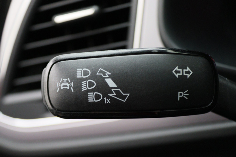 Seat León ST 1.8 TSI Xcellence Automaat Panoramadak, Leer, Apple Carplay, ACC, Camera, LED, Climate