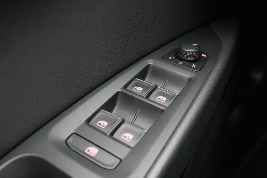 Seat León ST 1.8 TSI Xcellence Automaat Panoramadak, Leer, Apple Carplay, ACC, Camera, LED, Climate