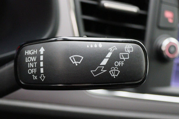 Seat León ST 1.8 TSI Xcellence Automaat Panoramadak, Leer, Apple Carplay, ACC, Camera, LED, Climate