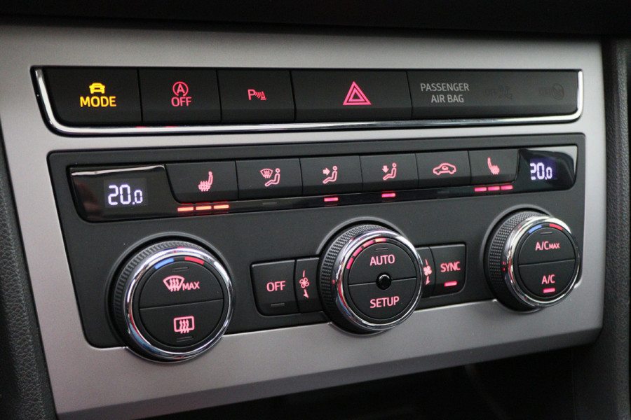 Seat León ST 1.8 TSI Xcellence Automaat Panoramadak, Leer, Apple Carplay, ACC, Camera, LED, Climate