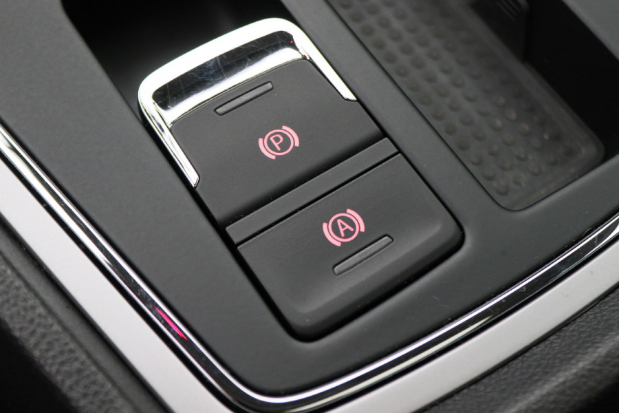 Seat León ST 1.8 TSI Xcellence Automaat Panoramadak, Leer, Apple Carplay, ACC, Camera, LED, Climate
