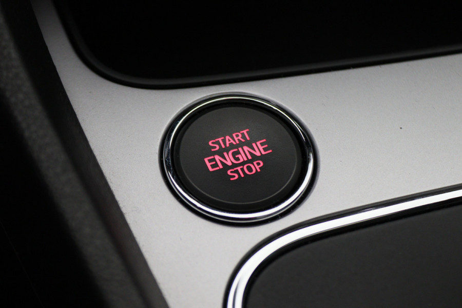 Seat León ST 1.8 TSI Xcellence Automaat Panoramadak, Leer, Apple Carplay, ACC, Camera, LED, Climate