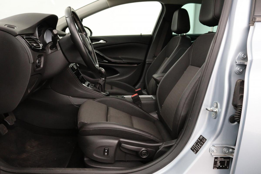 Opel Astra 1.4 Turbo Innovation | Stoel & stuurverwarming | Camera | Carplay | Matrix LED | Trekhaak | Comfortstoelen | Keyless | Navigatie