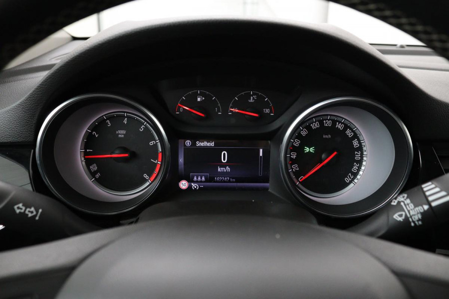 Opel Astra 1.4 Turbo Innovation | Stoel & stuurverwarming | Camera | Carplay | Matrix LED | Trekhaak | Comfortstoelen | Keyless | Navigatie