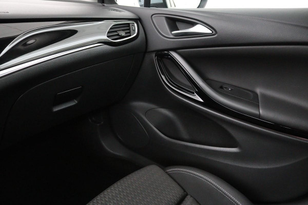 Opel Astra 1.4 Turbo Innovation | Stoel & stuurverwarming | Camera | Carplay | Matrix LED | Trekhaak | Comfortstoelen | Keyless | Navigatie