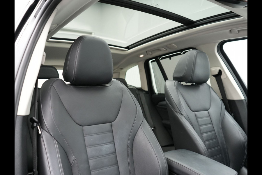 BMW X3 xDrive30e Executive Plug In Hybrid Facelift Dealer O.H. PHEV | Nieuw Model | Panodak | Lederen Sportstoelen | Head Up | Laser LED | Navigatie Groot | Virtual | Apple Carplay | Camera | DAB | Sfeerverlichting | L.M. 19" |