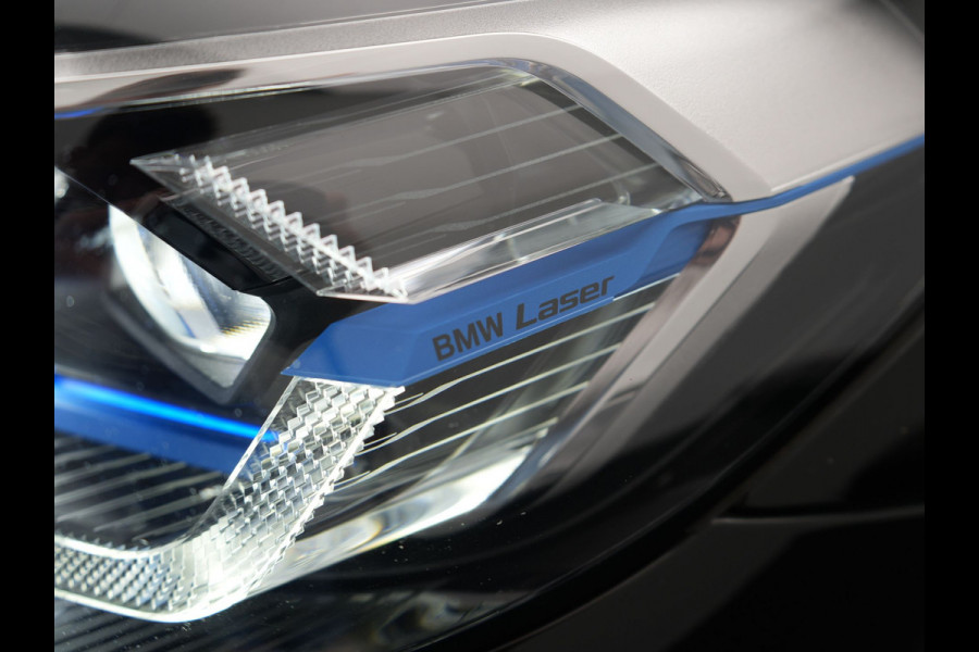 BMW X3 xDrive30e Executive Plug In Hybrid Facelift Dealer O.H. PHEV | Nieuw Model | Panodak | Lederen Sportstoelen | Head Up | Laser LED | Navigatie Groot | Virtual | Apple Carplay | Camera | DAB | Sfeerverlichting | L.M. 19" |