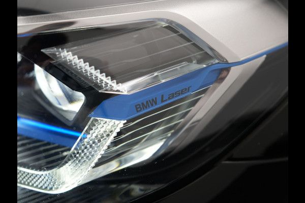BMW X3 xDrive30e Executive Plug In Hybrid Facelift Dealer O.H. PHEV | Nieuw Model | Panodak | Lederen Sportstoelen | Head Up | Laser LED | Navigatie Groot | Virtual | Apple Carplay | Camera | DAB | Sfeerverlichting | L.M. 19" |