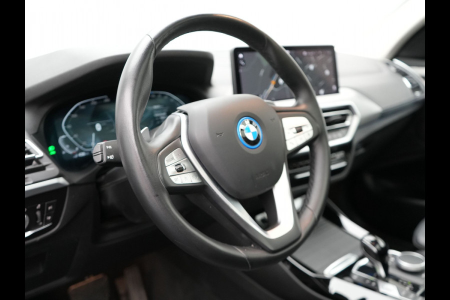 BMW X3 xDrive30e Executive Plug In Hybrid Facelift Dealer O.H. PHEV | Nieuw Model | Panodak | Lederen Sportstoelen | Head Up | Laser LED | Navigatie Groot | Virtual | Apple Carplay | Camera | DAB | Sfeerverlichting | L.M. 19" |