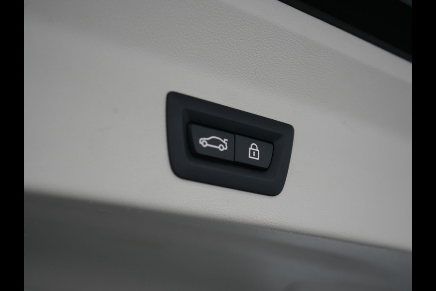 BMW X3 xDrive30e Executive Plug In Hybrid Facelift Dealer O.H. PHEV | Nieuw Model | Panodak | Lederen Sportstoelen | Head Up | Laser LED | Navigatie Groot | Virtual | Apple Carplay | Camera | DAB | Sfeerverlichting | L.M. 19" |