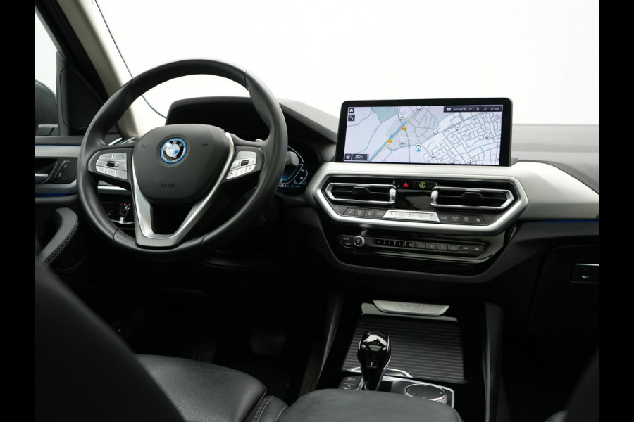 BMW X3 xDrive30e Executive Plug In Hybrid Facelift Dealer O.H. PHEV | Nieuw Model | Panodak | Lederen Sportstoelen | Head Up | Laser LED | Navigatie Groot | Virtual | Apple Carplay | Camera | DAB | Sfeerverlichting | L.M. 19" |