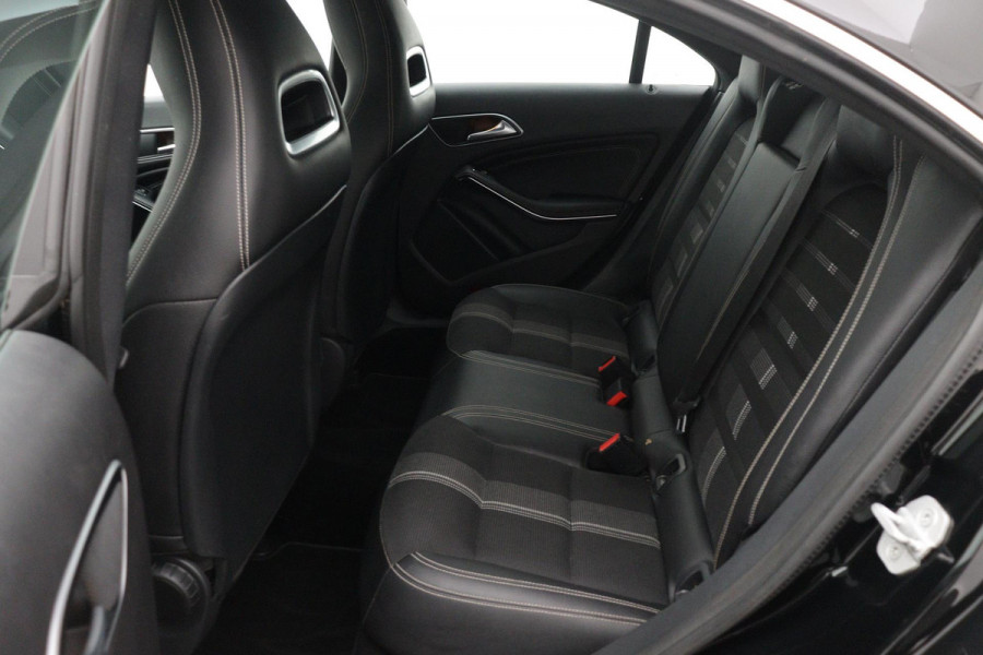 Mercedes-Benz CLA-Klasse 180 Business Solution(NL-auto, Goed OnderH, Navi Groot, StoelV, Cruise Con, Sportstoelen, Etc)