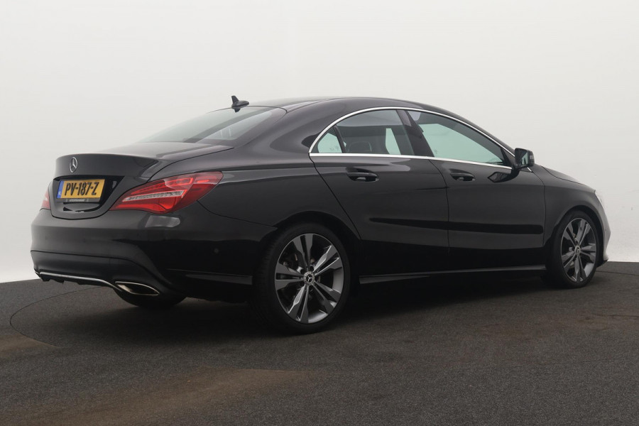 Mercedes-Benz CLA-Klasse 180 Business Solution(NL-auto, Goed OnderH, Navi Groot, StoelV, Cruise Con, Sportstoelen, Etc)