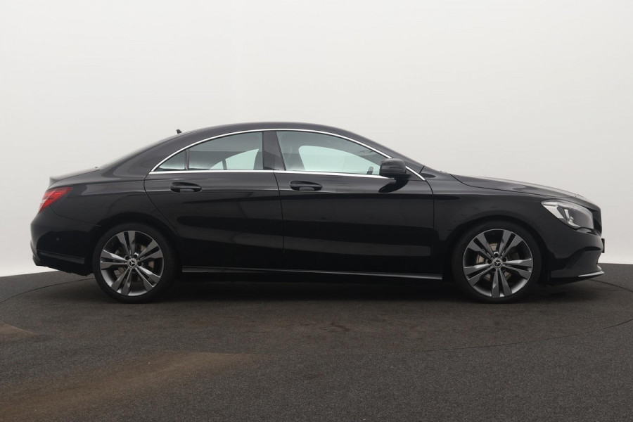 Mercedes-Benz CLA-Klasse 180 Business Solution(NL-auto, Goed OnderH, Navi Groot, StoelV, Cruise Con, Sportstoelen, Etc)