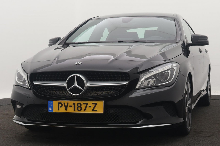 Mercedes-Benz CLA-Klasse 180 Business Solution(NL-auto, Goed OnderH, Navi Groot, StoelV, Cruise Con, Sportstoelen, Etc)