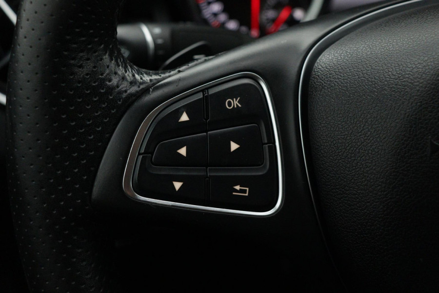 Mercedes-Benz CLA-Klasse 180 Business Solution(NL-auto, Goed OnderH, Navi Groot, StoelV, Cruise Con, Sportstoelen, Etc)