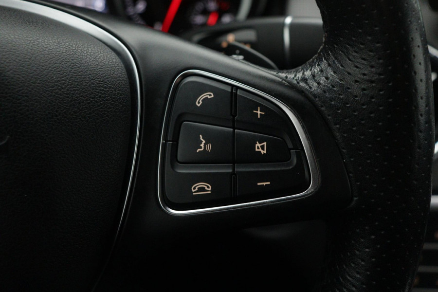 Mercedes-Benz CLA-Klasse 180 Business Solution(NL-auto, Goed OnderH, Navi Groot, StoelV, Cruise Con, Sportstoelen, Etc)