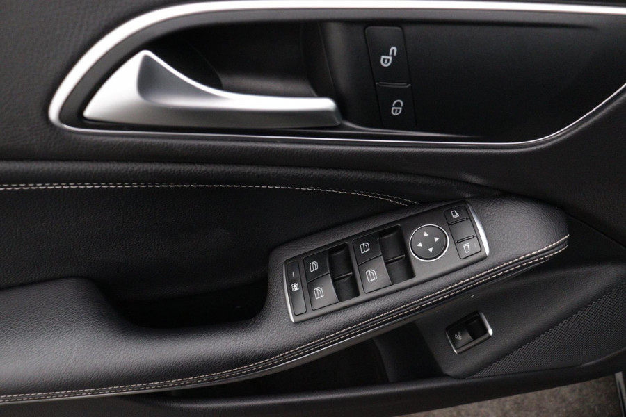 Mercedes-Benz CLA-Klasse 180 Business Solution(NL-auto, Goed OnderH, Navi Groot, StoelV, Cruise Con, Sportstoelen, Etc)