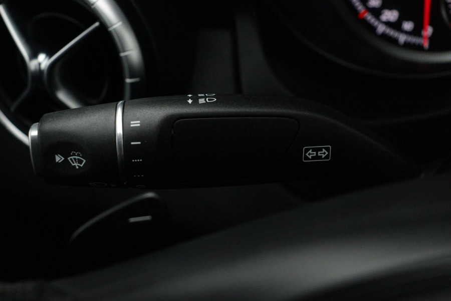 Mercedes-Benz CLA-Klasse 180 Business Solution(NL-auto, Goed OnderH, Navi Groot, StoelV, Cruise Con, Sportstoelen, Etc)