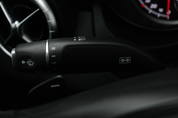 Mercedes-Benz CLA-Klasse 180 Business Solution(NL-auto, Goed OnderH, Navi Groot, StoelV, Cruise Con, Sportstoelen, Etc)